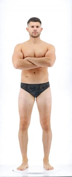 Meilleure affaire 🧨 TYR Blackout Camo Racer Men, noir ⭐