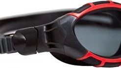 Tout neuf 😀 Zoggs Predator Flex Polarized Lunettes de protection L, noir/rouge ⌛ -Maillots de bain Soldes zoggs predator flex polarized goggles l red black smoke polarized 6